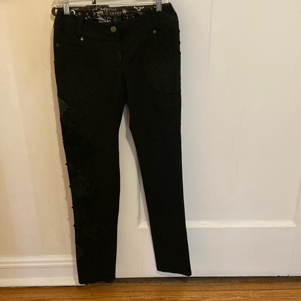 Swaby – Shernett Swaby black jeans with Unique Side black suede patch detailing